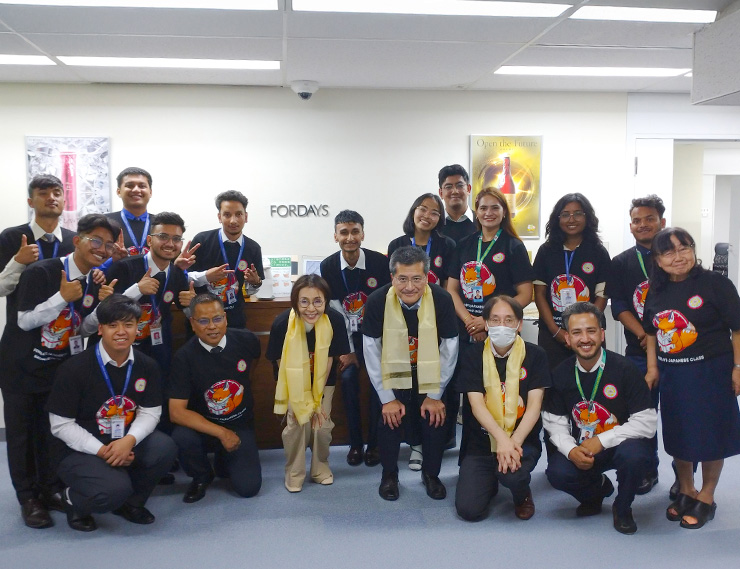 学生の皆さまとの記念写真