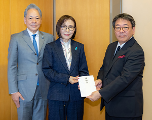 産経新聞 東京本社にて