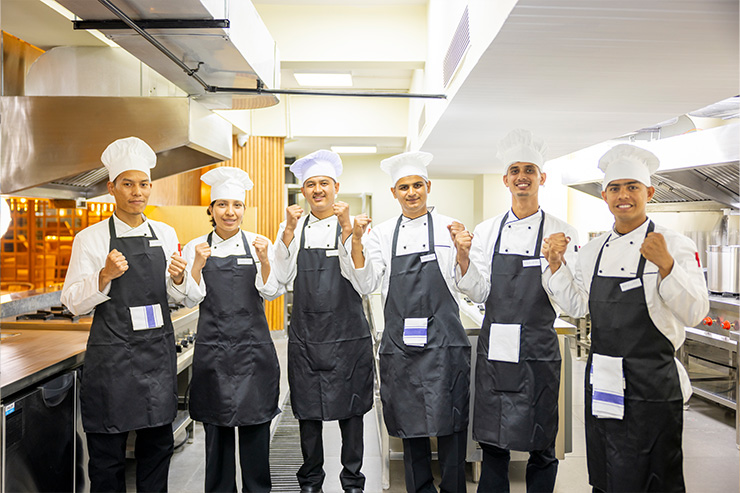 フードサービス野を学ぶネパール人材